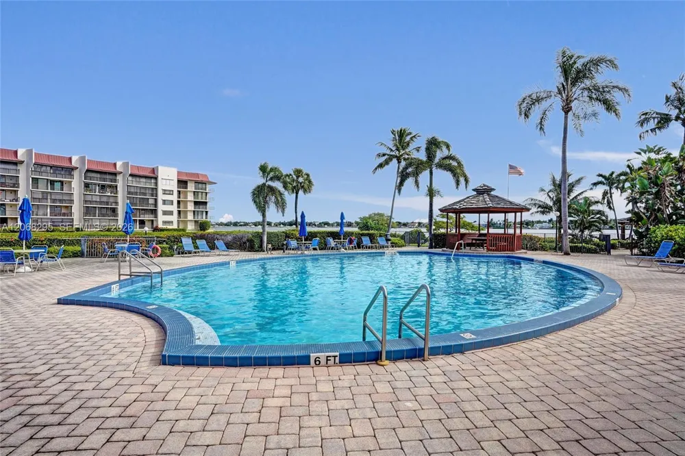 102 Half Moon Cir #C3 Hypoluxo, FL 33462