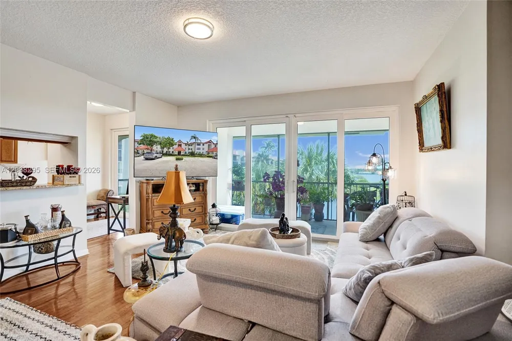 102 Half Moon Cir #C3 Hypoluxo, FL 33462