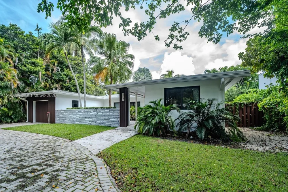 1825 Alamanda Dr North Miami, FL 33181