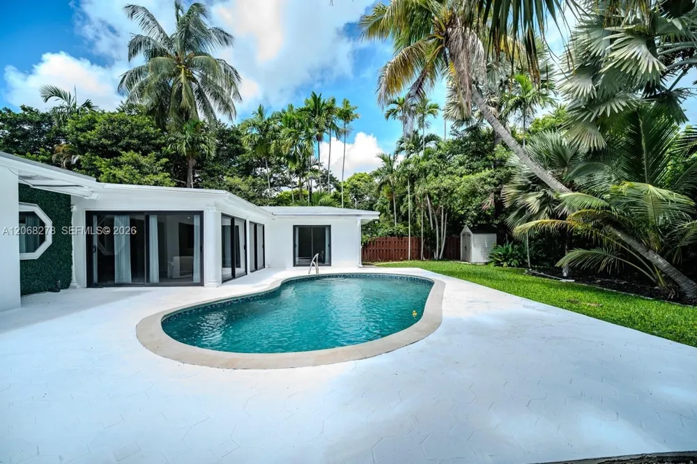 1825 Alamanda Dr North Miami, FL 33181