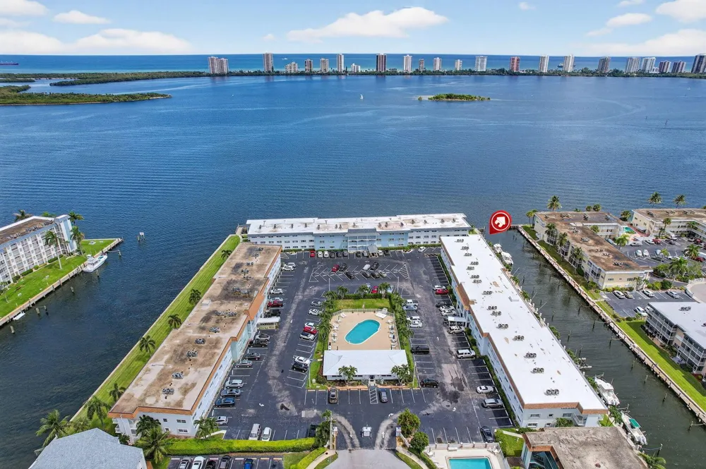 110 SHORE COURT #301 North Palm Beach, FL 33408