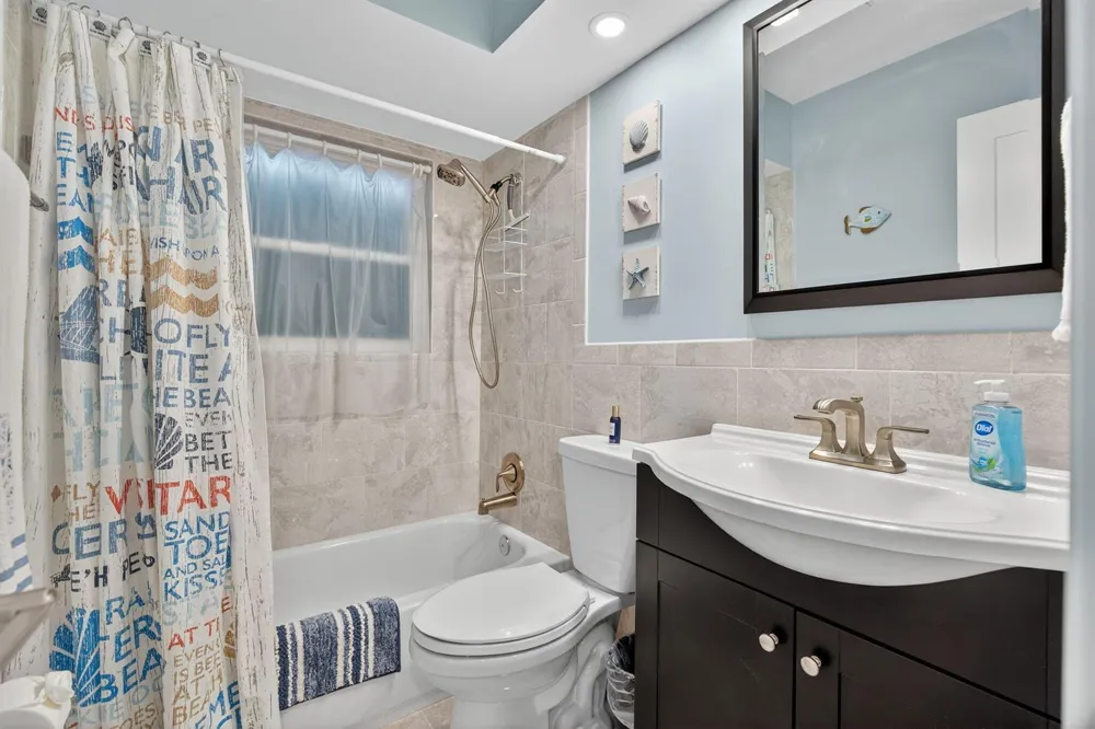 110 SHORE COURT #301 North Palm Beach, FL 33408