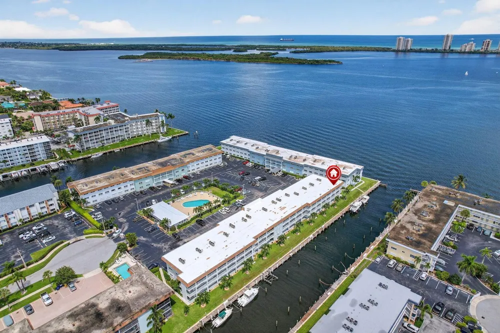 110 SHORE COURT #301 North Palm Beach, FL 33408