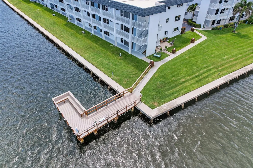 110 SHORE COURT #301 North Palm Beach, FL 33408