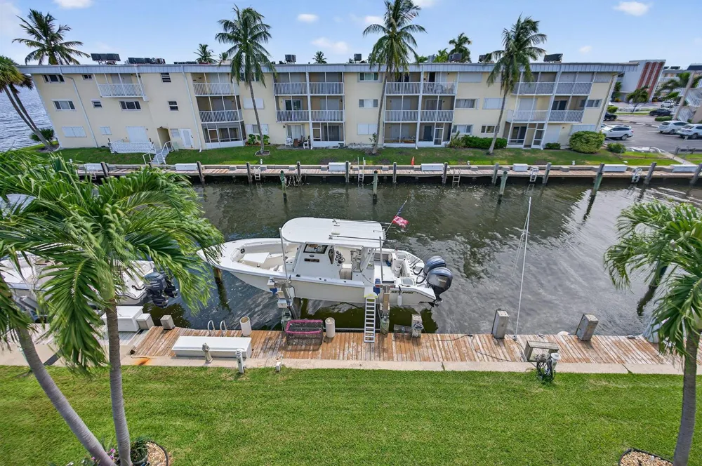 110 SHORE COURT #301 North Palm Beach, FL 33408