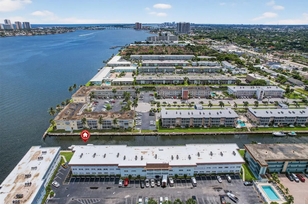 110 SHORE COURT #301 North Palm Beach, FL 33408