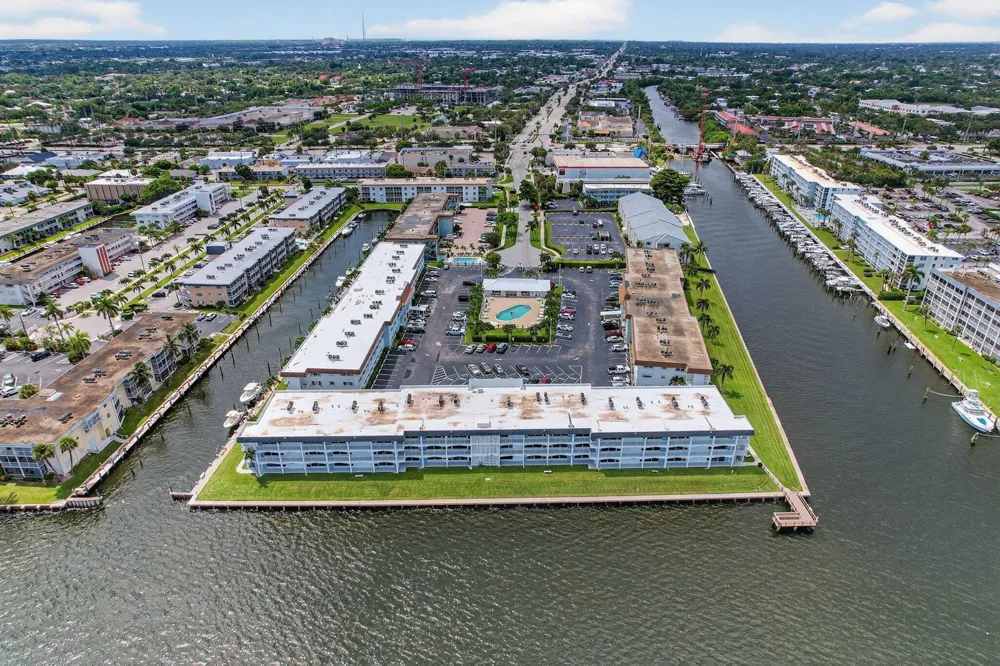 110 SHORE COURT #301 North Palm Beach, FL 33408