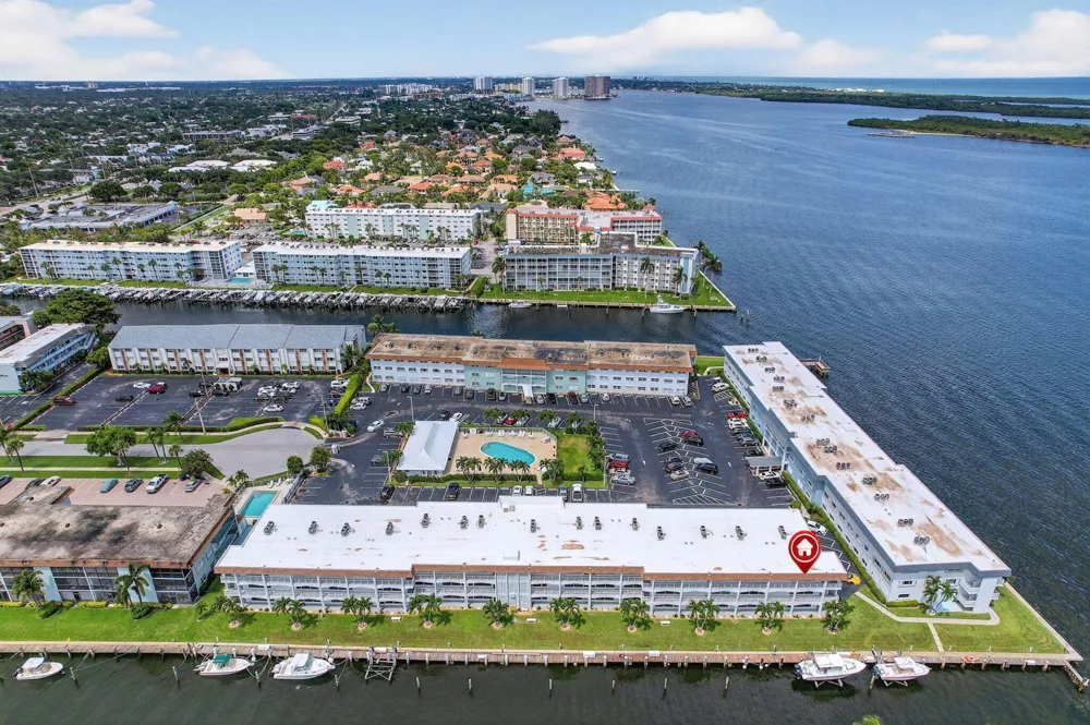 110 SHORE COURT #301 North Palm Beach, FL 33408