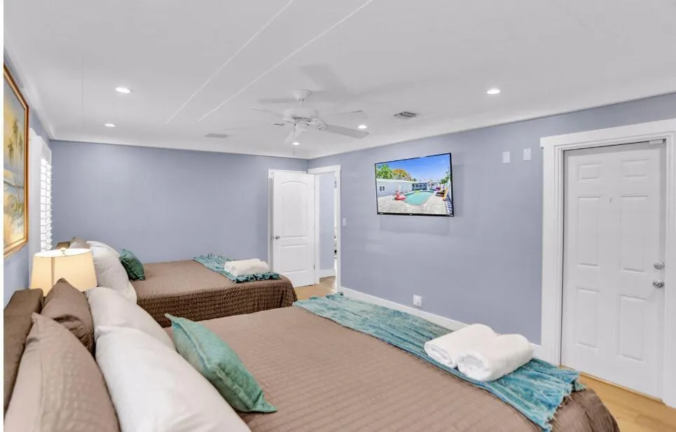 42 SW 12TH STREET Dania Beach, FL 33004