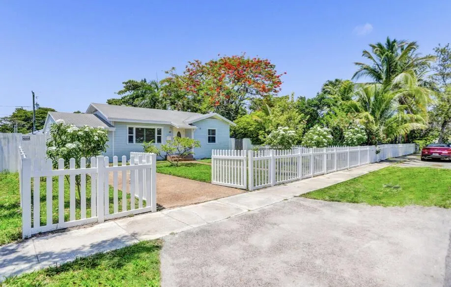42 SW 12TH STREET Dania Beach, FL 33004
