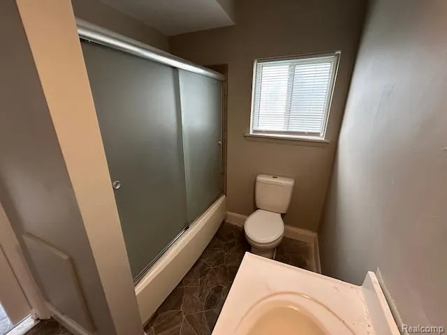 17336 Lowell Street Roseville City, MI 48066