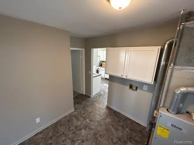 17336 Lowell Street Roseville City, MI 48066