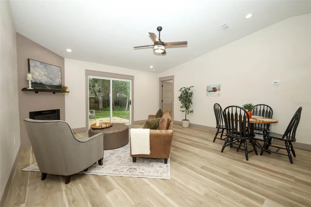 940 S DEAN CIRCLE Deltona, FL 32738