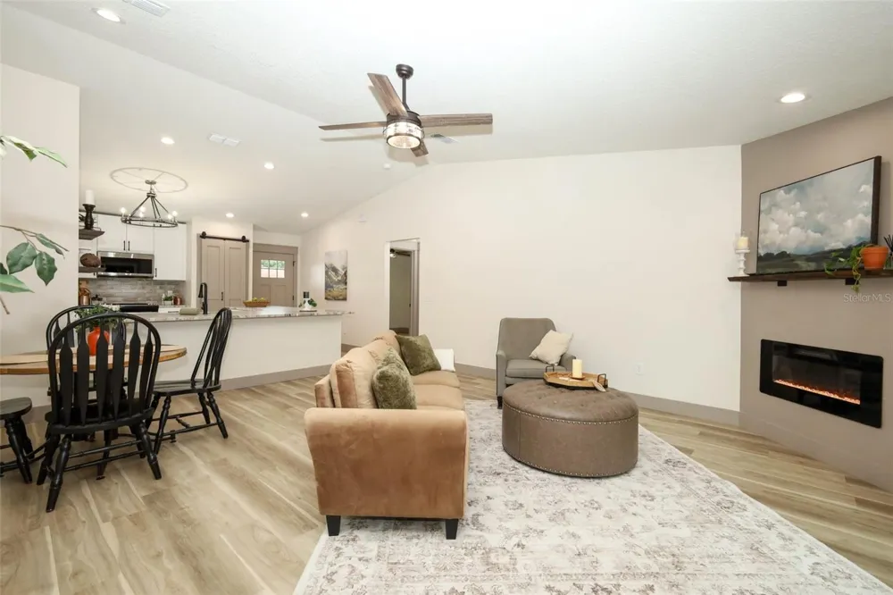 940 S DEAN CIRCLE Deltona, FL 32738