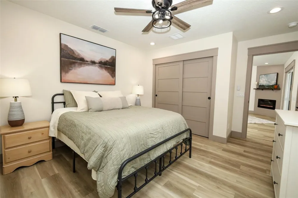 940 S DEAN CIRCLE Deltona, FL 32738