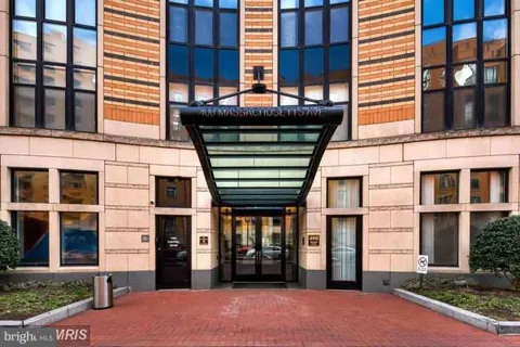 400 MASSACHUSETTS AVENUE NW #817