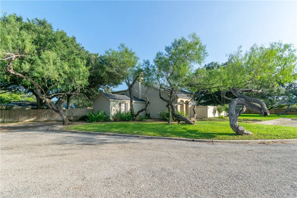 4 Caleta Circle Alice, TX 78332