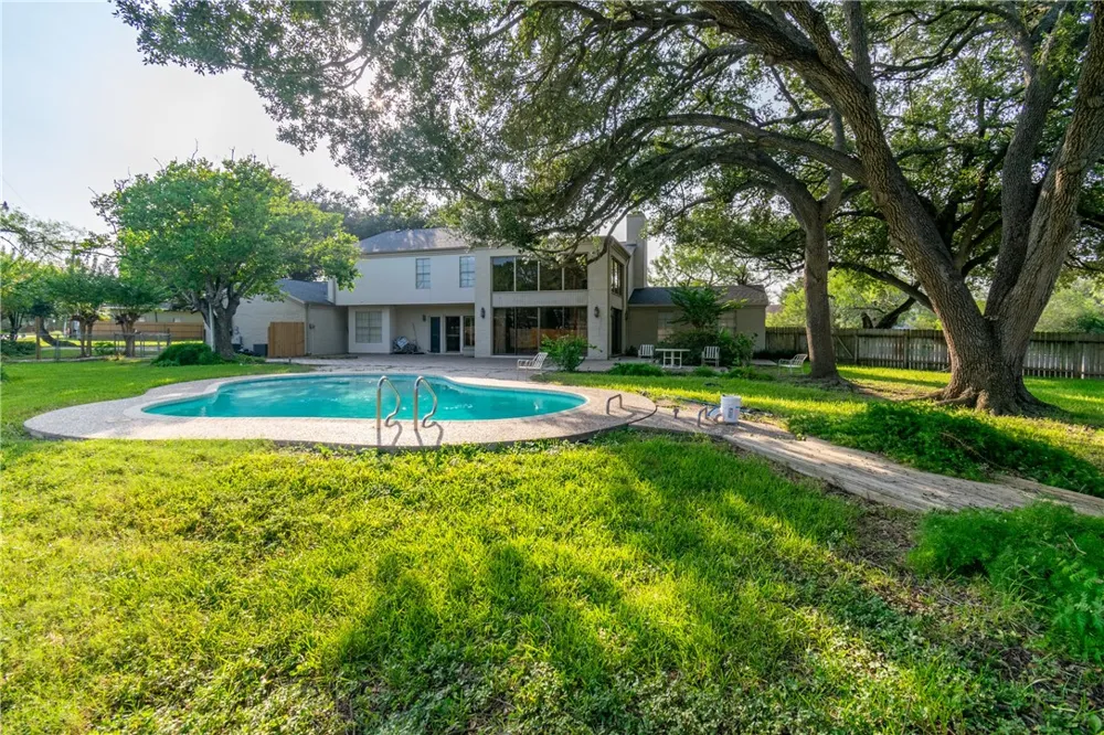 4 Caleta Circle Alice, TX 78332