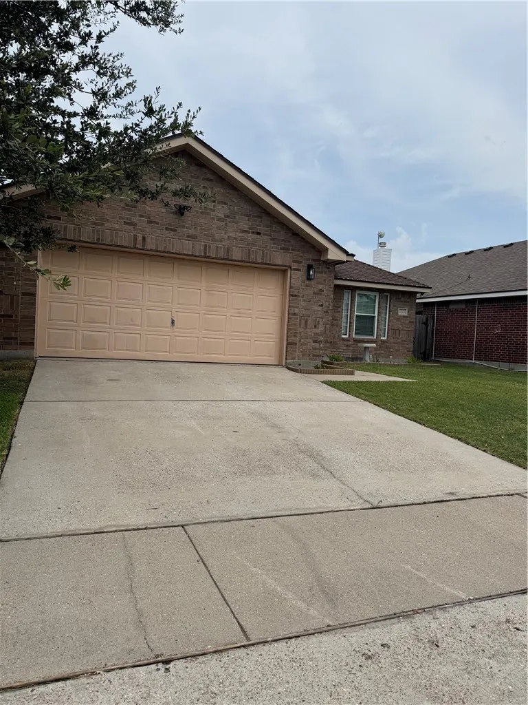 1113 Meadow Brook Drive Portland, TX 78374