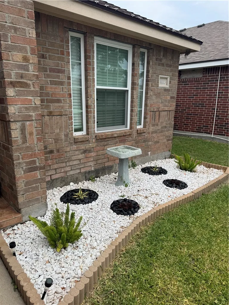 1113 Meadow Brook Drive Portland, TX 78374