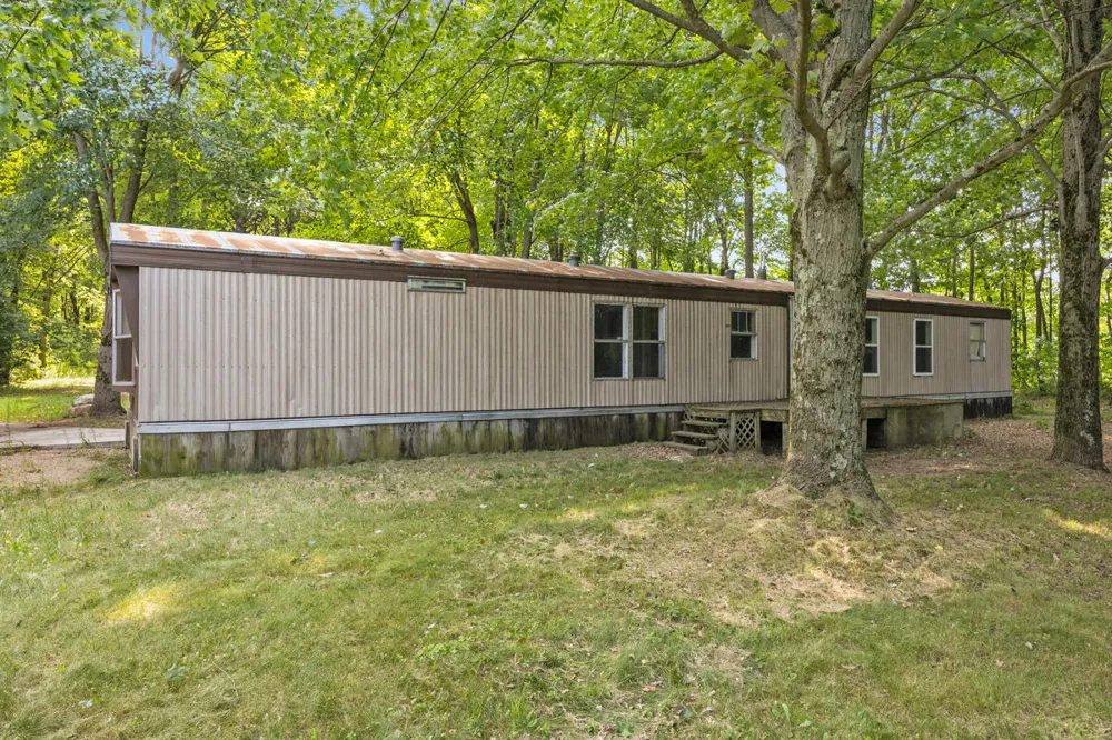 18757 County Line Road Reynolds Township, MI 49336