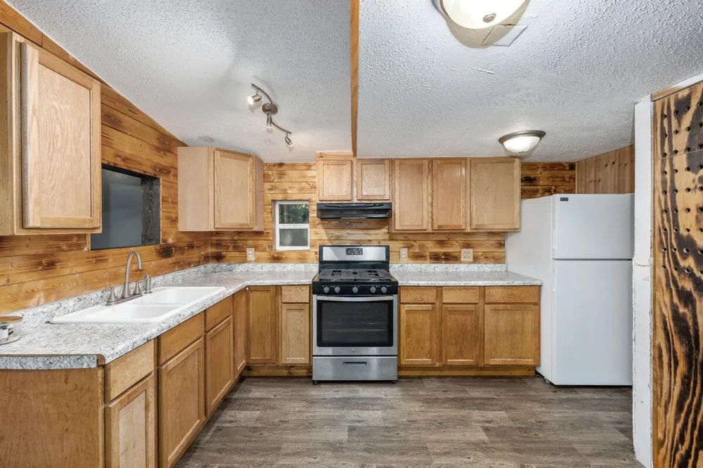 18757 County Line Road Reynolds Township, MI 49336