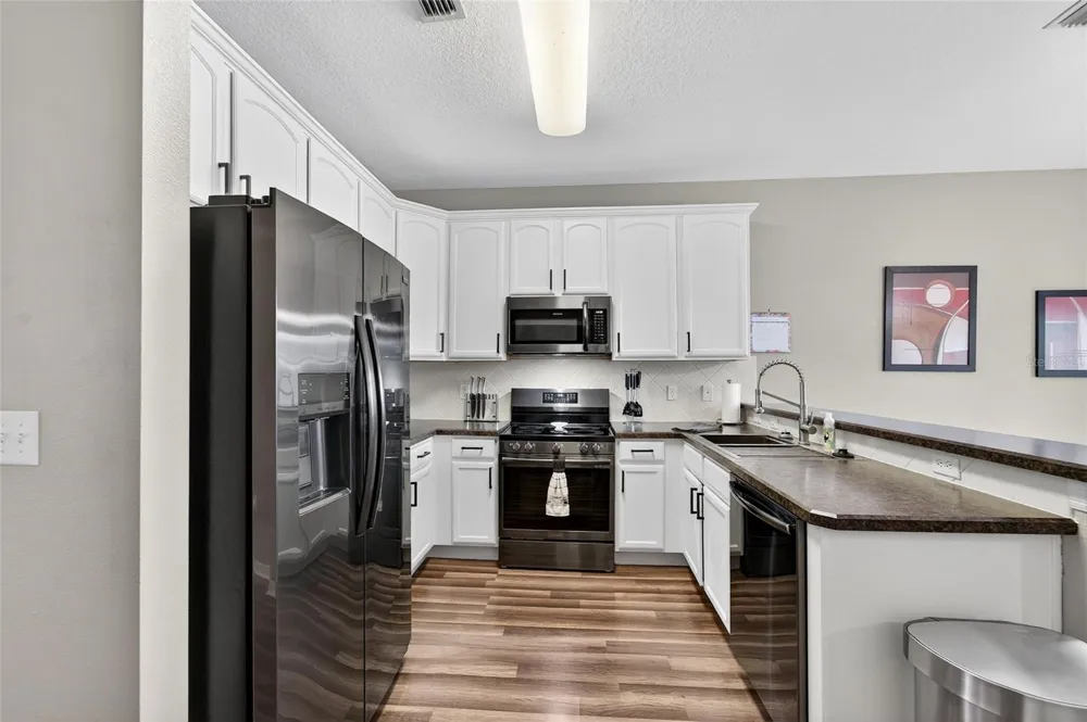 2052 GREENWOOD VALLEY DRIVE Plant City, FL 33563