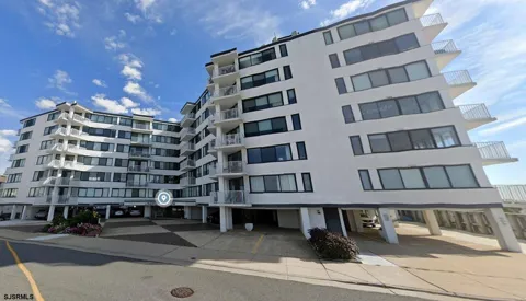 111 S 16TH Ave
