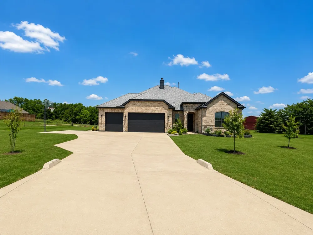 1701 Flint Circle Van Alstyne, TX 75495