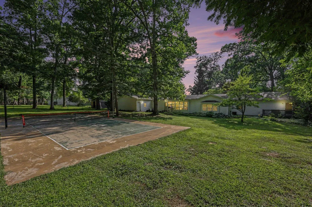 215 Wickenham Drive Spring Arbor, MI 49283
