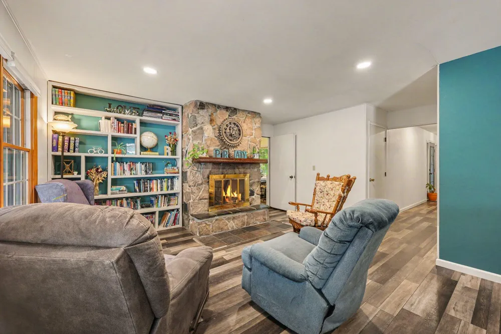 215 Wickenham Drive Spring Arbor, MI 49283