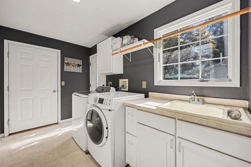 215 Wickenham Drive Spring Arbor, MI 49283