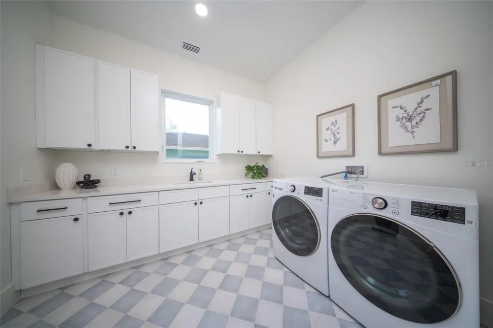 2420 FLOYD STREET Sarasota, FL 34239