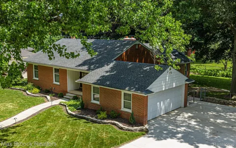 171 S Glengarry Road