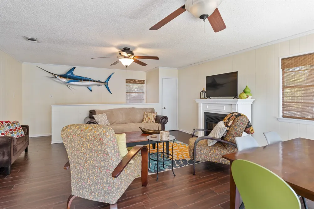 107 Briarwood Drive Mabank, TX 75156