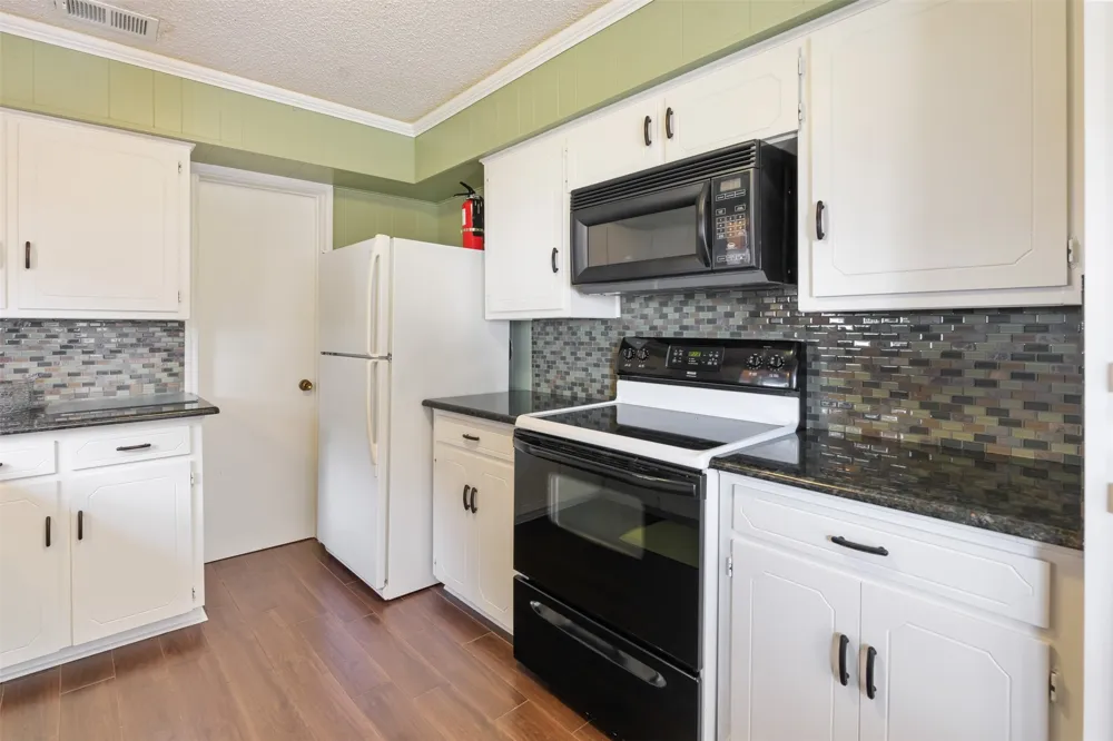 107 Briarwood Drive Mabank, TX 75156