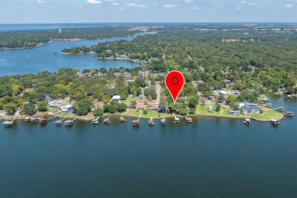 107 Briarwood Drive Mabank, TX 75156