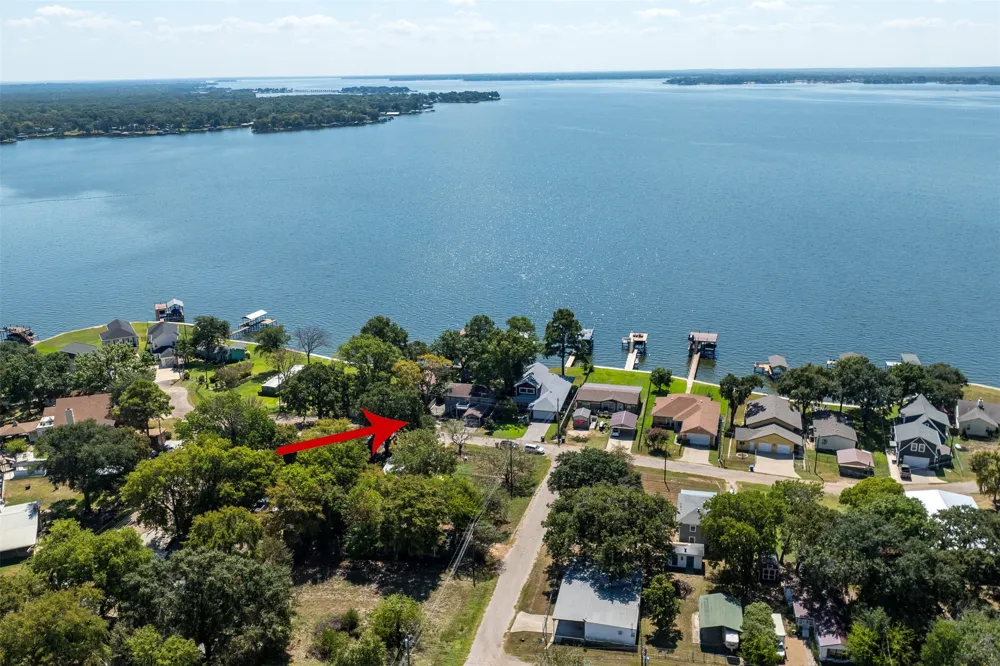 107 Briarwood Drive Mabank, TX 75156