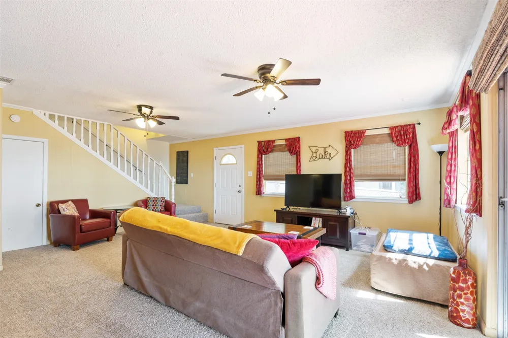 107 Briarwood Drive Mabank, TX 75156