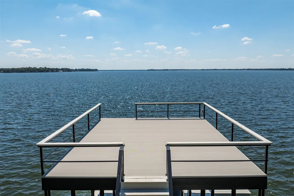 107 Briarwood Drive Mabank, TX 75156