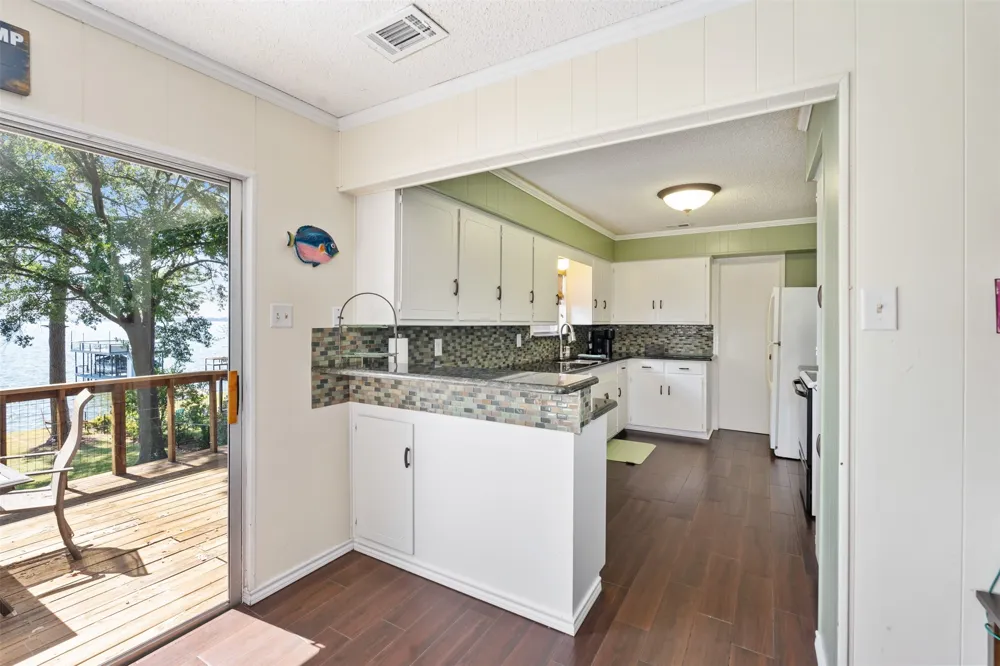 107 Briarwood Drive Mabank, TX 75156