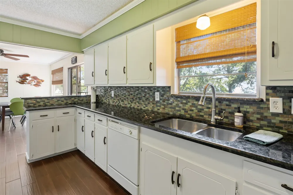 107 Briarwood Drive Mabank, TX 75156