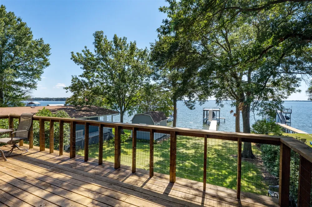 107 Briarwood Drive Mabank, TX 75156