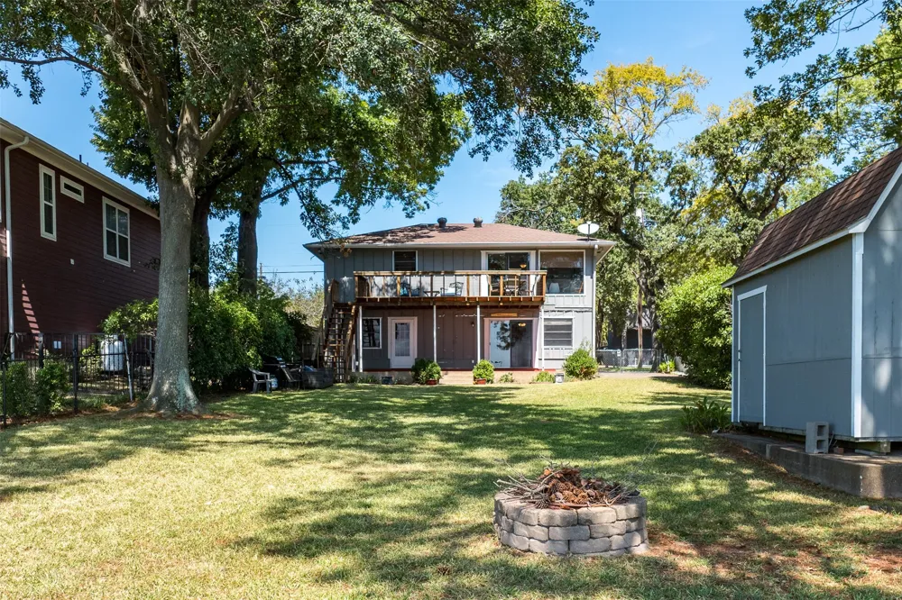 107 Briarwood Drive Mabank, TX 75156