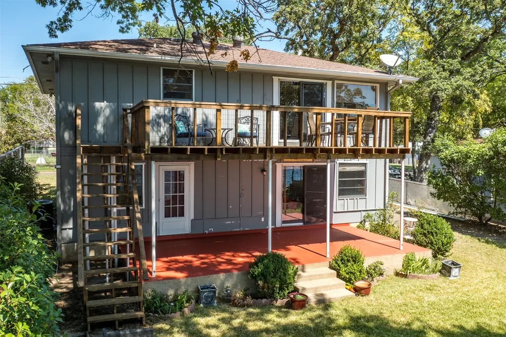 107 Briarwood Drive Mabank, TX 75156