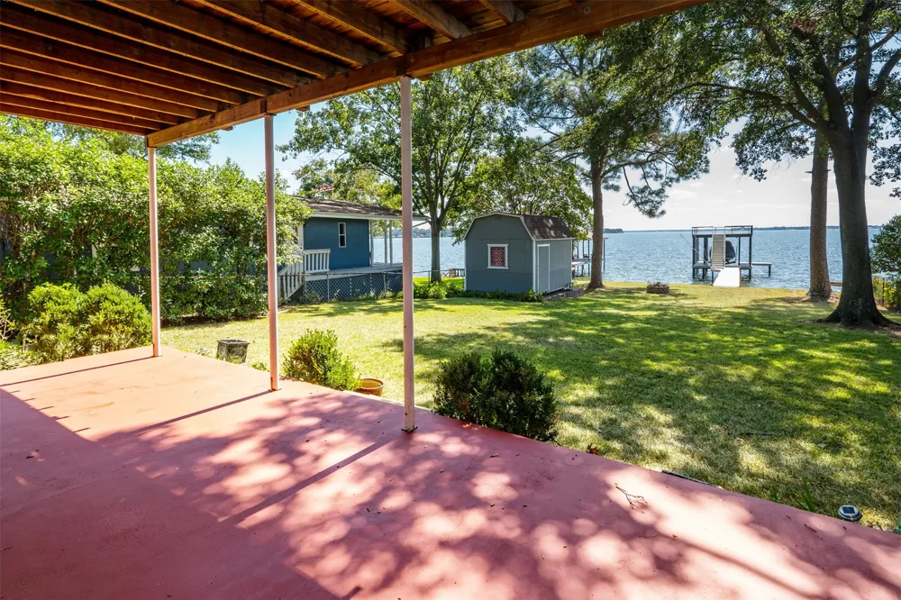 107 Briarwood Drive Mabank, TX 75156