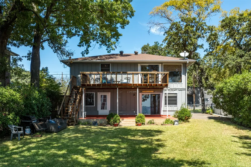 107 Briarwood Drive Mabank, TX 75156