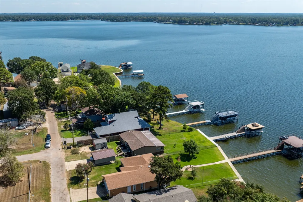 107 Briarwood Drive Mabank, TX 75156