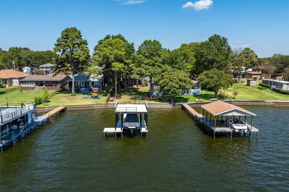 107 Briarwood Drive Mabank, TX 75156