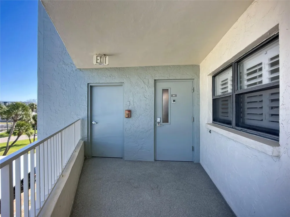 5770 MIDNIGHT PASS ROAD #301 Sarasota, FL 34242